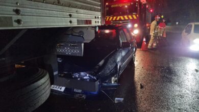 Condutor abandona passageiro após bater contra caminhão estacionado no Floresta | CGN