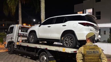 Hilux furtada em Itapema é recuperada pela PM e motonetas são localizadas pela GM