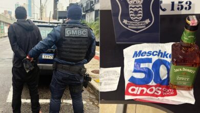 Homem furta uísque, foge de supermercado e é preso pela Guarda Municipal