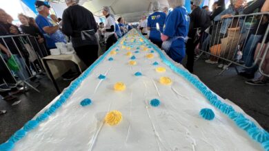 Balneário Camboriú comemora 61 anos com mais de 11 mil fatias de bolo distribuídas à população