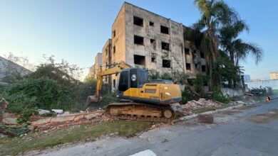 Destino de prédio em demolição em Itajaí trava por dívida