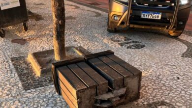 Homem é flagrado destruindo lixeira na Avenida Atlântica e acaba preso pela GM