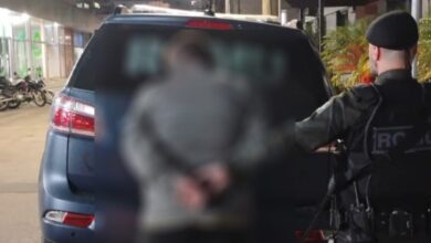 Homem é preso em Balneário Camboriú por filmar adolescentes dentro de ônibus