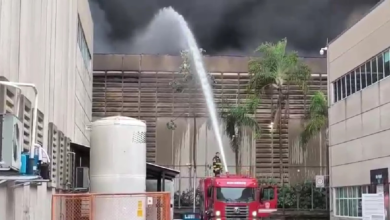 VÍDEO: Incêndio de grandes proporções atinge galpões em Barueri (SP) | São Paulo