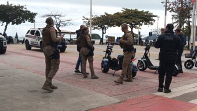 Ciclomotores irregulares são apreendidos em operação no centro de Balneário Camboriú