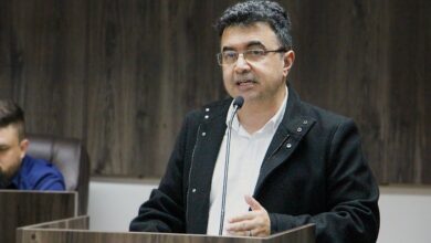 Secretário expõe números da assistência e confirma envio de projeto sobre internação involuntária à Câmara