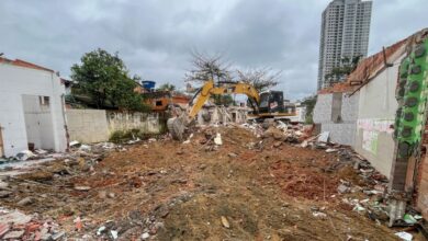 Nova avenida no Bairro dos Municípios avança com demolições em Balneário Camboriú