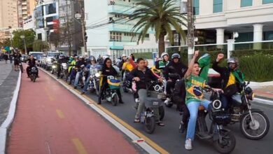 Motocarreata percorre Avenida Brasil e Atlântica em sábado nublado
