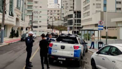 Embriagado, motorista fura bloqueio viário e acaba preso na Avenida da Lagoa