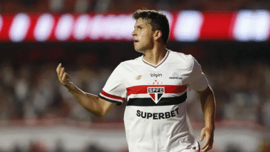 Tapia supera Dinenno no São Paulo e vira 1ª opção no banco como "homem-gol"