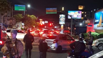 Blitz em Balneário Camboriú aplica 47 multas e remove 14 veículos