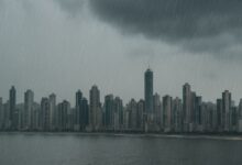 Alerta para chuva intensa e ventos fortes em Balneário Camboriú neste domingo e segunda