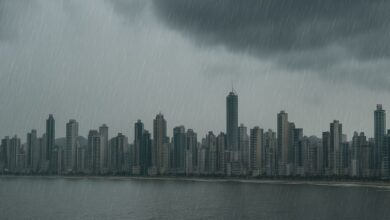 Alerta para chuva intensa e ventos fortes em Balneário Camboriú neste domingo e segunda