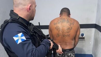 Prisão de foragido em BC tem resistência e guarda mordido por cão