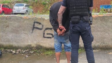 Homem é preso por pichar sigla de facção em Balneário Camboriú