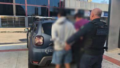 Homens bêbados agridem gari na faixa de areia em Balneário Camboriú e são presos