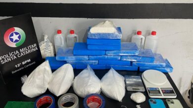 Perseguição termina com 20,4 kg de cocaína e prensa hidráulica apreendidas