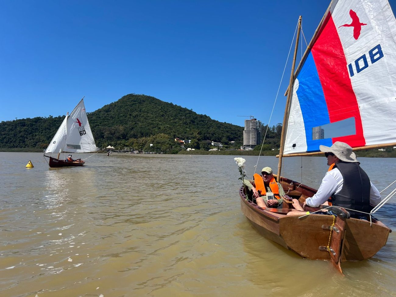 Amigos e familiares prestam última homenagem a David - Greici Siezemel/ND