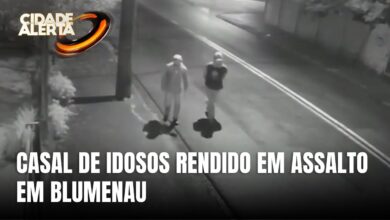 Casal é rendido e ameaçado em assalto a residência em Blumenau