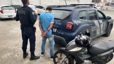 GMBC prende homem com moto furtada e drogas na Avenida do Estado