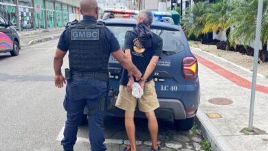 Homem é preso após tentar invadir prédio e furtar bicicleta na Avenida Atlântica