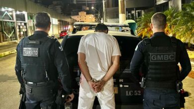 Homem é preso por embriaguez após dirigir na contramão e quase atropelar pedestres em BC