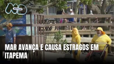 Mar avança sobre a areia e causa estragos em Itapema