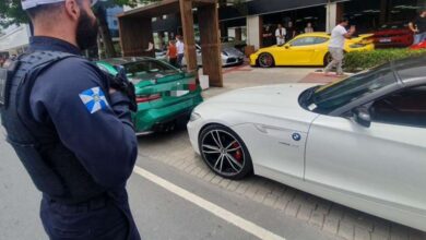 Agentes de Trânsito multam 11 veículos de luxo estacionados irregularmente em Balneário Camboriú
