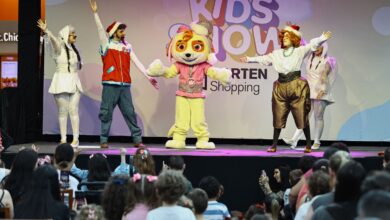 Filhotes heróis protagonizam o musical 'Aventuras Caninas de Natal' no Balneário Shopping