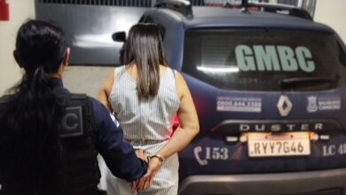 Foragida por contrabando é presa após se identificar com nome falso em BC