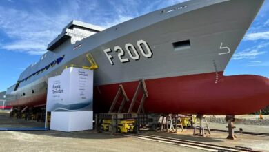 Fragata Tamandaré realiza testes em alto-mar em SC