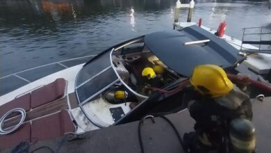 Lancha pega fogo em marina na Barra Sul e mobiliza bombeiros em Balneário Camboriú