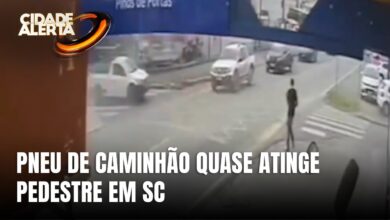 Pneu de caminhão estoura e quase atinge pedestre em Itajaí