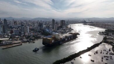 Porto de Itajaí retoma operações após interdição provocada por ciclone