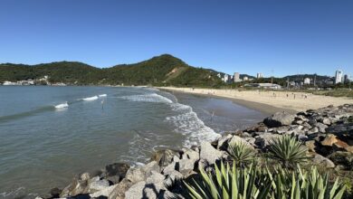 Praia do Molhe de Itajaí recebe selo Bandeira Azul