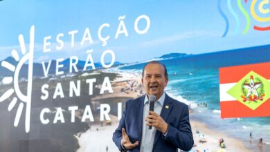 Governo de SC lança Estação Verão 2026 com foco em segurança e expectativa de temporada recorde