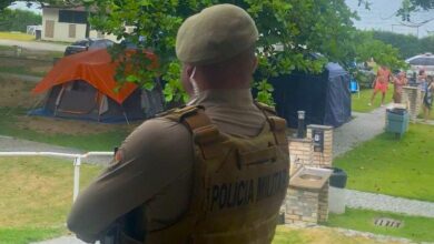 Nudez em área pública termina em ocorrência policial na Praia do Pinho