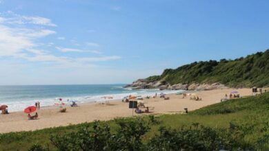 Decreto municipal torna imediata a proibição do naturismo na Praia do Pinho em Balneário Camboriú