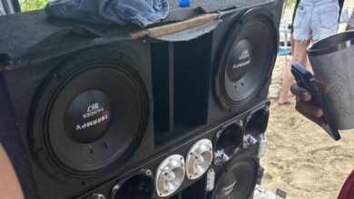Uso de som automotivo em tenda é alvo de fiscalização na orla da Praia Brava