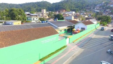 Camboriú adia início das aulas após Justiça suspender processos seletivos da Educação