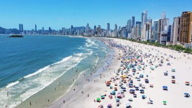 preços na orla variam e impactam banhistas em Balneário Camboriú