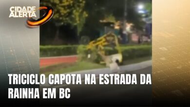 Triciclo capota na Estrada da Rainha em Balneário Camboriú
