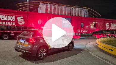 Carga gigante da WEG atravessa BR-101 para chegar em Itajaí