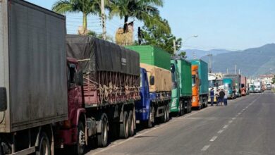 Greve dos caminhoneiros ganha força em SC e orientação é para 'ninguém carregar mais'