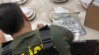 Suposto esquema de 'rachadinha' é alvo de operação em SC