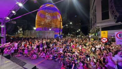 Maior ovo de LED do mundo e coelho gigante atraem milhares de pessoas na Páscoa de Itapema