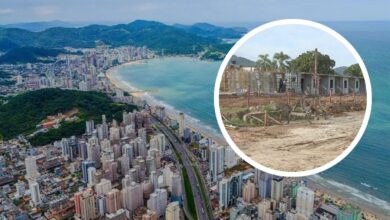 Cidade com praia “supervalorizada” inicia construção de mais de mil casas populares em SC