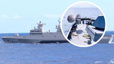 Navio de guerra construído em SC faz teste de combate com lançamento real de armamentos