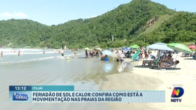 Feriadão com sol e calor lota praias do Litoral Norte de SC