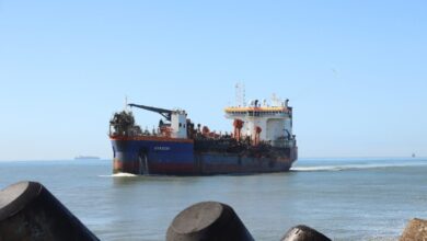 Porto de Itajaí recebe maior draga da história para manter a operação de grandes navios